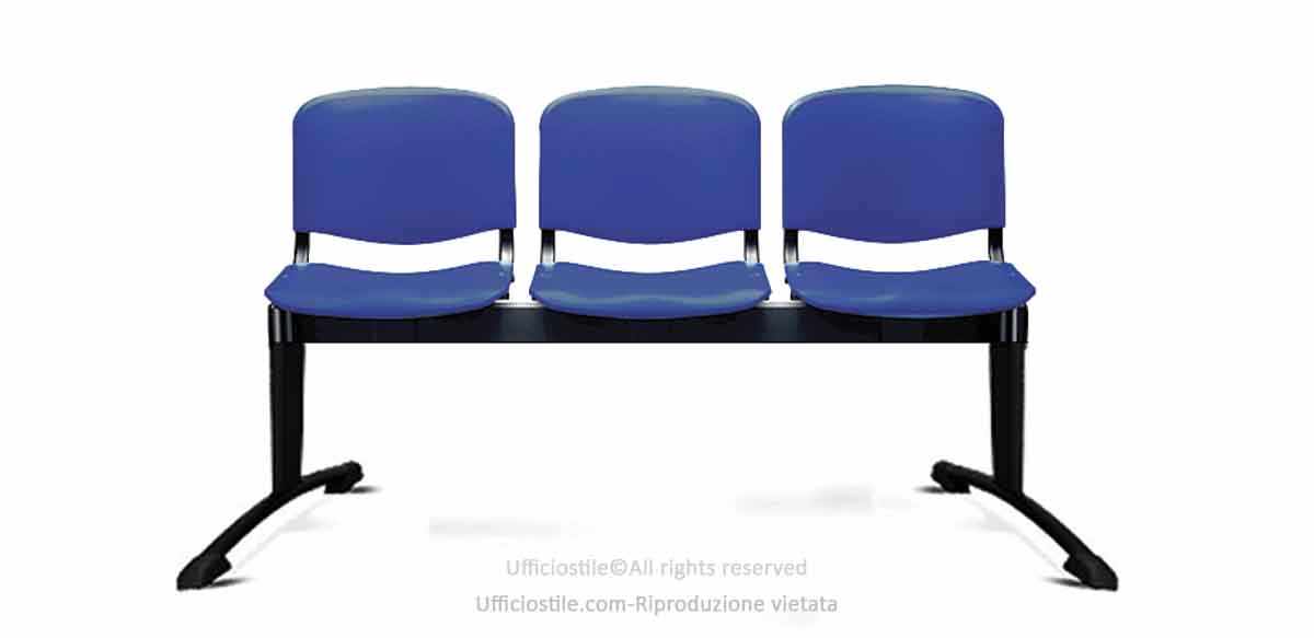Panca attesa 03 posti con sedute in plastica.