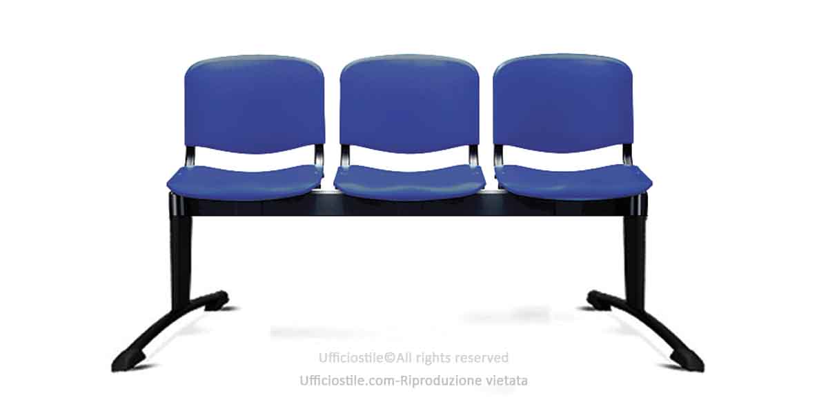 Panca attesa 03 posti con sedute in plastica.