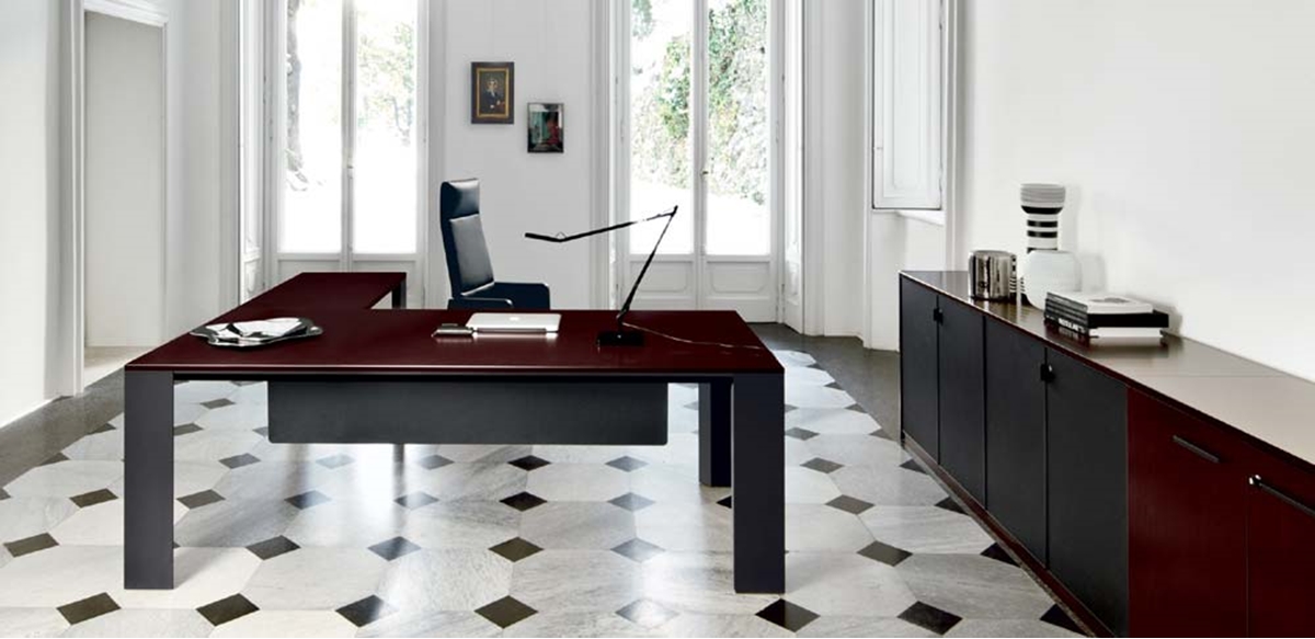 Scrivania in legno palissandro e libreria bassa