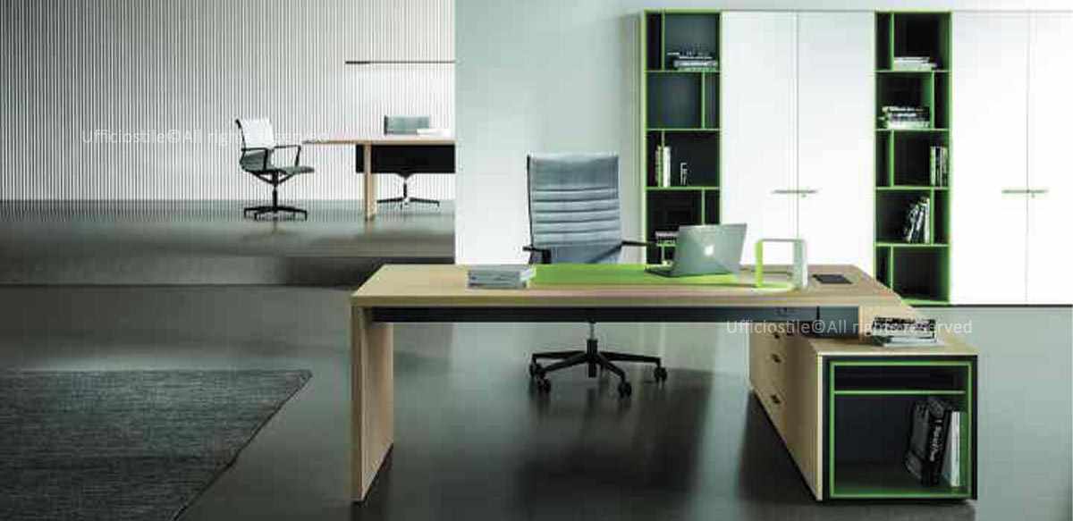 Scrivania con sottomano scorrevole e mobile di servizio