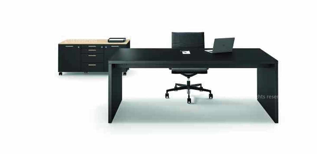 Scrivania cm. 200 e mobile di servizio