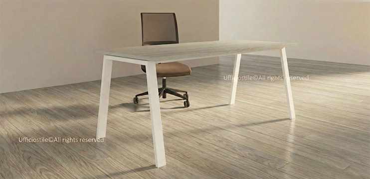 Scrivania gamba inclinata L.140