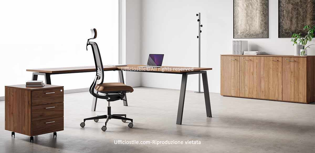Scrivania gamba inclinata con allungo, cassettiera e mobili bassi