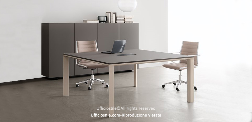 Tavolo riunioni quadrato cm.160