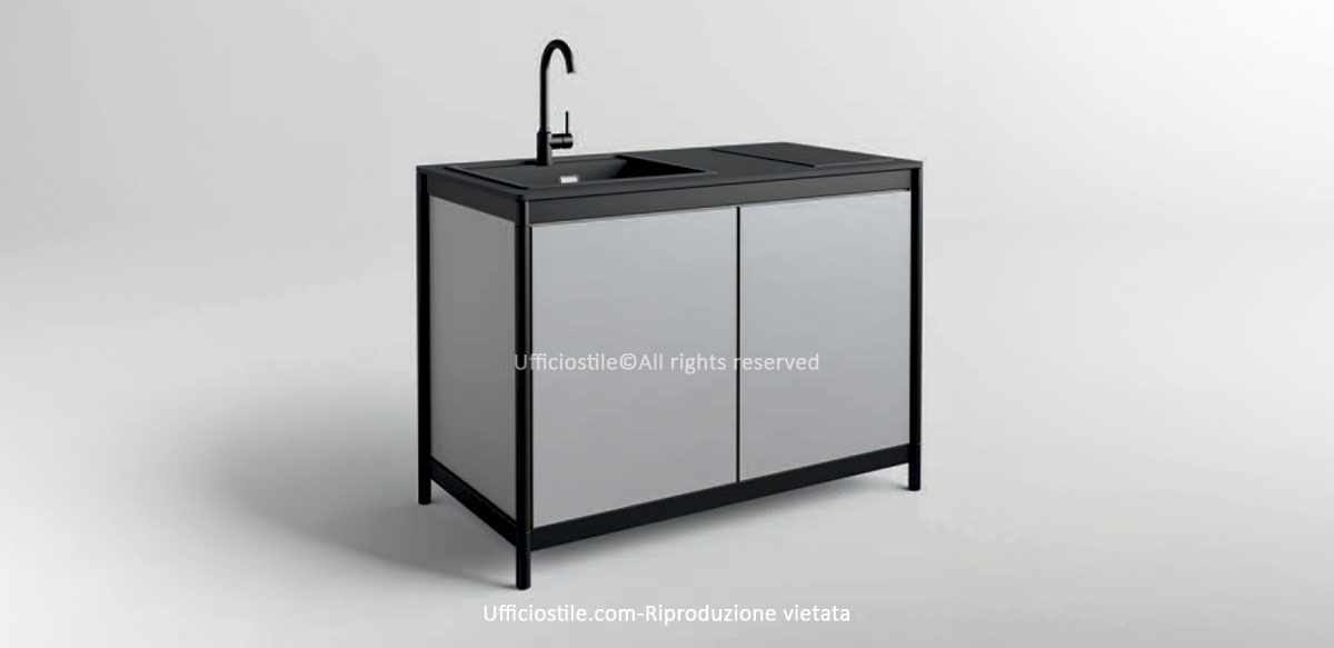 Cucina con lavello e piano ad induzione