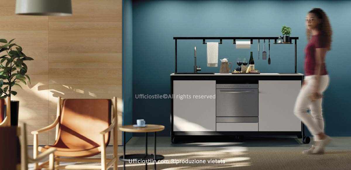 Cucina compatta su ruote con lavastoviglie, piano a induzione e lavello