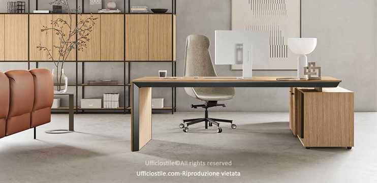 Scrivania direzionale e mobile di servizio