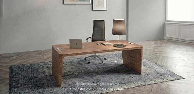 Scrivania legno impiallacciato.