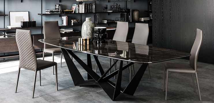 Kor Table with top in ceramic