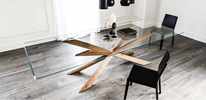 Tavolo Speed piano cristallo, base legno cm. 200x100