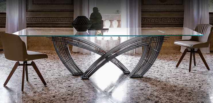Fine Expo design table with glass top