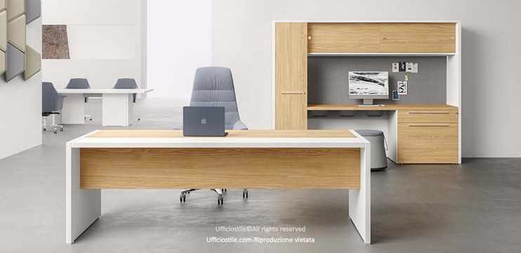 Scrivania cm.204 e libreria.