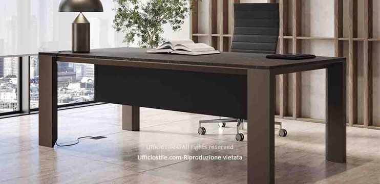 Scrivania direzionale con piano effetto marmo