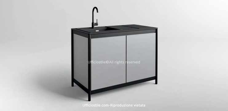 Cucina con lavello e piano ad induzione