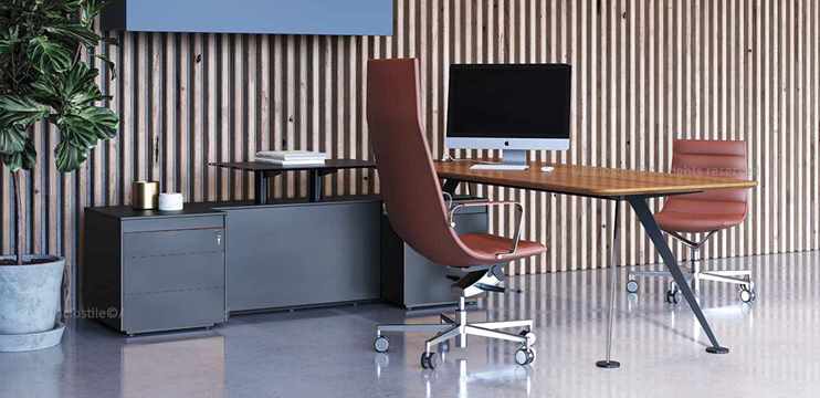 Desk cm.140 with chest of drawers End Rental
